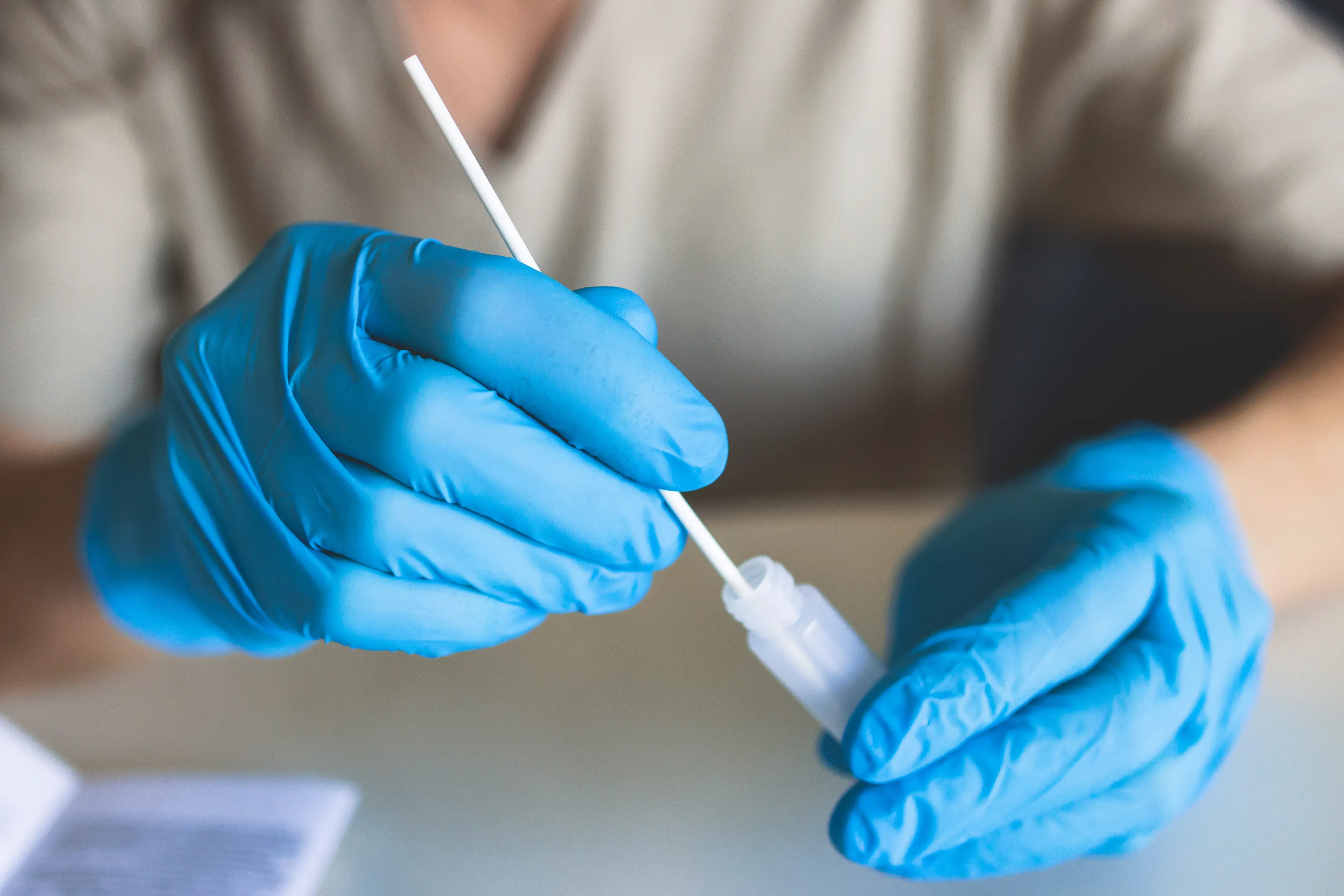 Test PCR et test antigénique